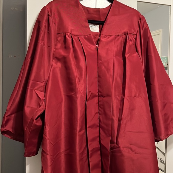 Maroon Graduation robe - Picture 2 of 3